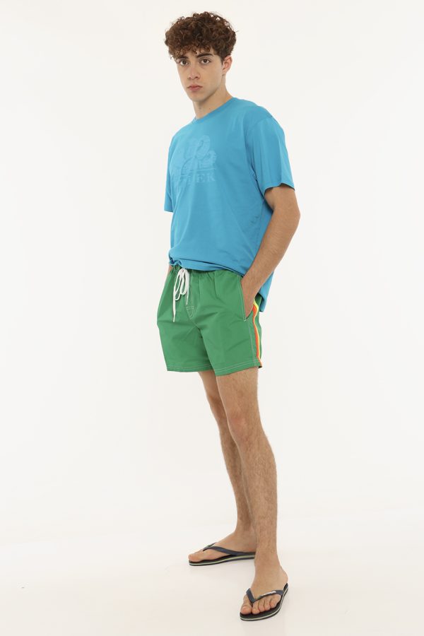 Costume Sundek verde - COMPOSIZIONE E VESTIBILITÀ:100% poliestereIl modello è alto 175 cm e indossa la taglia L. La vestibil