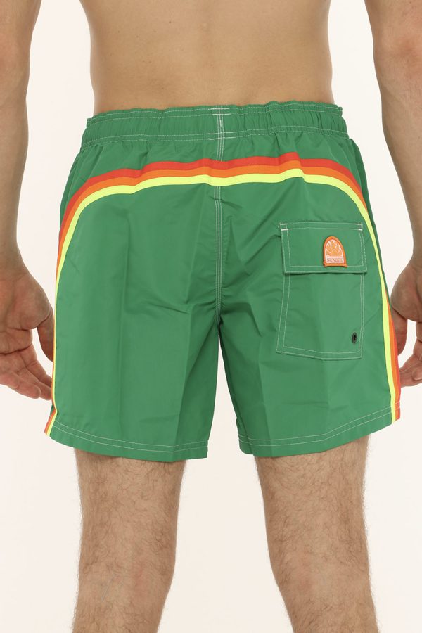 Costume Sundek verde - COMPOSIZIONE E VESTIBILITÀ:100% poliestereIl modello è alto 175 cm e indossa la taglia L. La vestibil