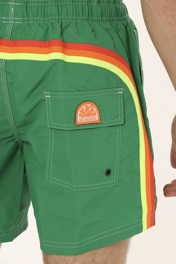 Costume Sundek verde - COMPOSIZIONE E VESTIBILITÀ:100% poliestereIl modello è alto 175 cm e indossa la taglia L. La vestibil