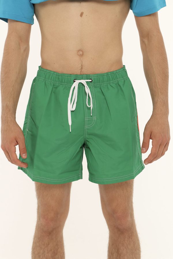Costume Sundek verde - COMPOSIZIONE E VESTIBILITÀ:100% poliestereIl modello è alto 175 cm e indossa la taglia L. La vestibil
