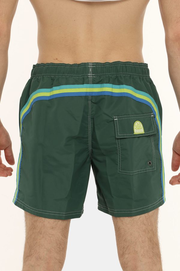 Costume Sundek verde - COMPOSIZIONE E VESTIBILITÀ:100% poliestereIl modello è alto 175 cm e indossa la taglia L. La vestibil
