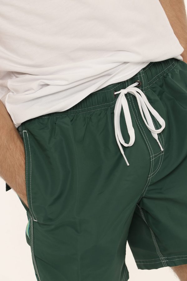 Costume Sundek verde - COMPOSIZIONE E VESTIBILITÀ:100% poliestereIl modello è alto 175 cm e indossa la taglia L. La vestibil