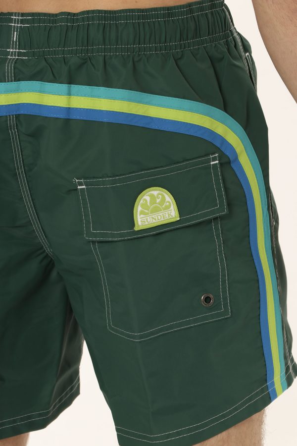 Costume Sundek verde - COMPOSIZIONE E VESTIBILITÀ:100% poliestereIl modello è alto 175 cm e indossa la taglia L. La vestibil