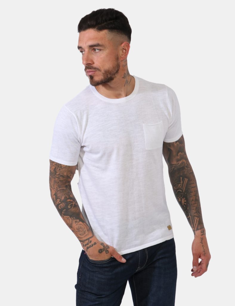 T-shirt Yes Zee Bianco - T-shirt in maglina ed in total bianco panna con taschino a toppa ad altezza cuore. La vestibilità è
