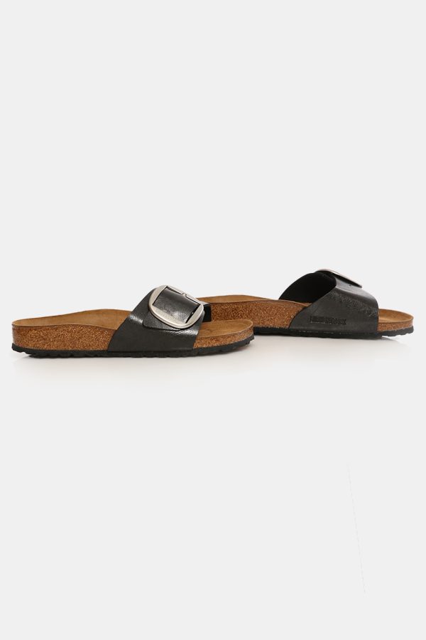 Sandali Birkenstock nero - COMPOSIZIONE E VESTIBILITÀ:Cuoio materiali tessili e altre materieLa modella calza il numero 39 e
