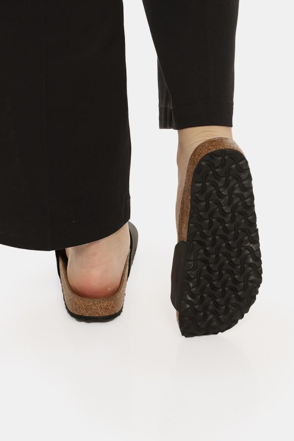 Sandali Birkenstock nero - COMPOSIZIONE E VESTIBILITÀ:Cuoio materiali tessili e altre materieLa modella è alta 170 cm e indo