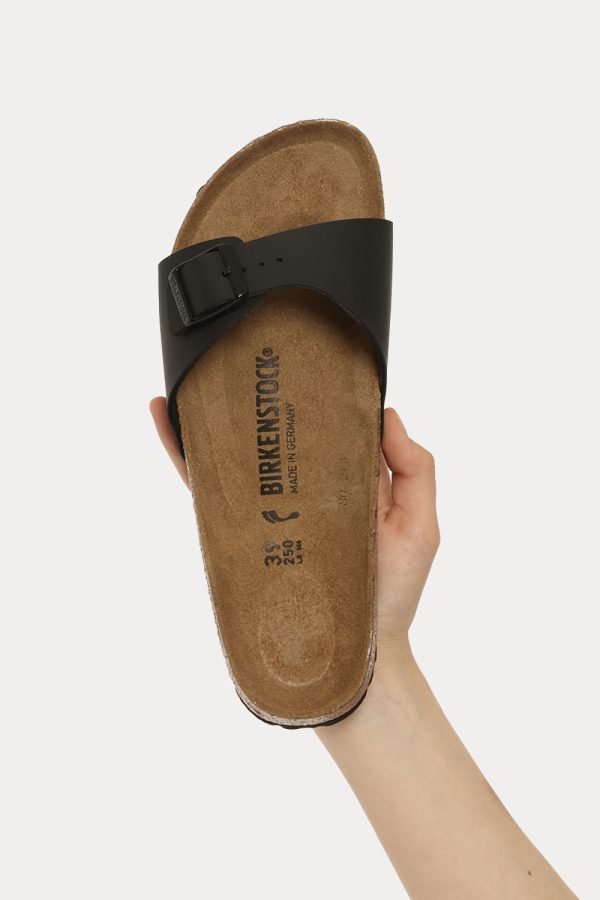 Sandali Birkenstock nero - COMPOSIZIONE E VESTIBILITÀ:Cuoio materiali tessili e altre materieLa modella è alta 170 cm e indo