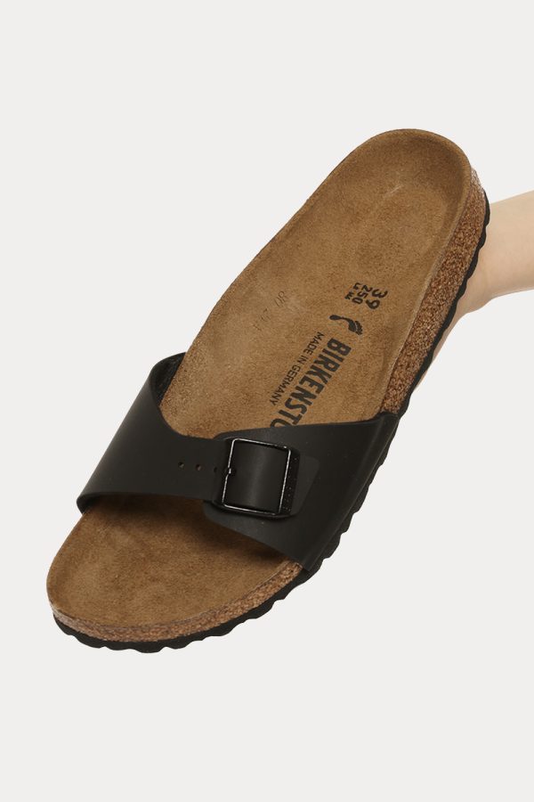 Sandali Birkenstock nero - COMPOSIZIONE E VESTIBILITÀ:Cuoio materiali tessili e altre materieLa modella è alta 170 cm e indo