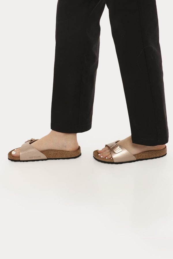 Sandali Birkenstock bronzo - COMPOSIZIONE E VESTIBILITÀ:Cuoio materiali tessili e altre materieLa modella è alta 170 cm e in