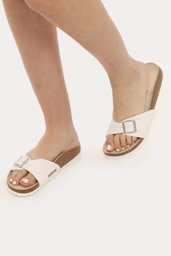 Sandali Birkenstock bianco - COMPOSIZIONE E VESTIBILITÀ:Cuoio materiali tessili e altre materieLa modella calza il numero 39