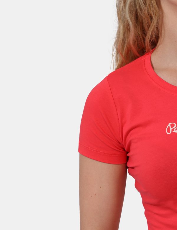 T-shirt Pepe Jeans Rosso - T-shirt classica su base rosso con piccola stampa logo brand bianca. La vestibilità è morbida e r