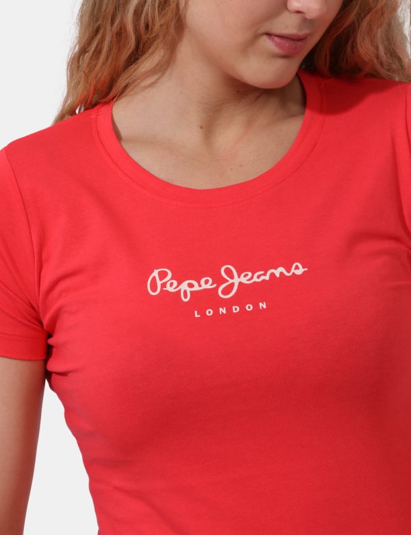 T-shirt Pepe Jeans Rosso - T-shirt classica su base rosso con piccola stampa logo brand bianca. La vestibilità è morbida e r