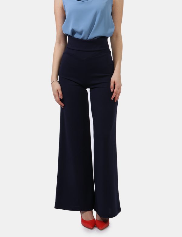 Pantaloni Vougue Blu - Pantaloni larghi in total blu navy a vita alta e con risvolto. La vestibilità è morbida e regolabile