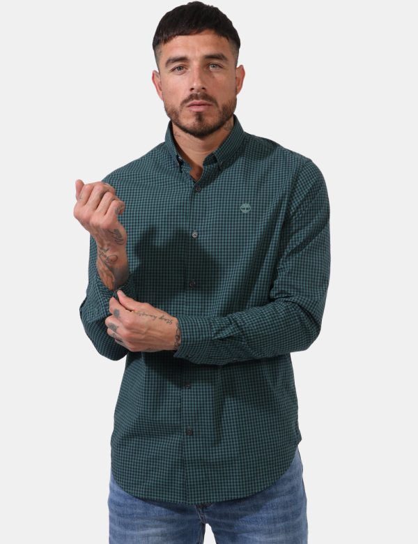 Camicia Timberland Verde - Camicia classica in fantasia quadrettata nera e verde. Presente logo brand ricamato ad altezza cu