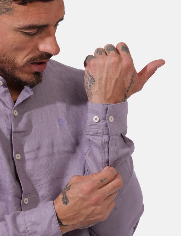 Camicia Timberland Viola - Camicia classica con colletto alla coreana in total lilla. Presente logo brand ricamato ad altezz
