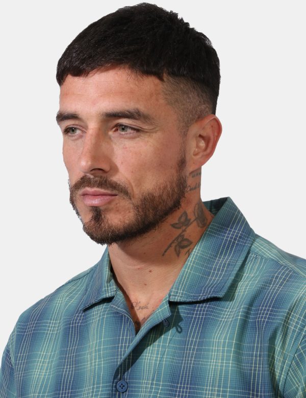 Camicie Timberland Verde - Camicia classica a maniche corte in fantasia quadrettata ed in tinta verde, blu e gialla. Present