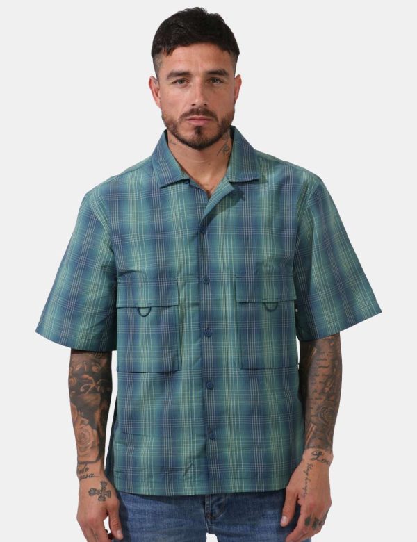 Camicie Timberland Verde - Camicia classica a maniche corte in fantasia quadrettata ed in tinta verde, blu e gialla. Present