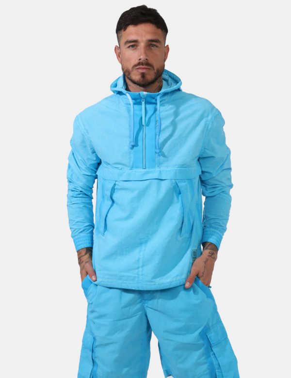 Giacca Timberland Azzurro - Giacca simil felpa con cappuccio in total azzurro intenso. Presenti tasche a taglio trasversale