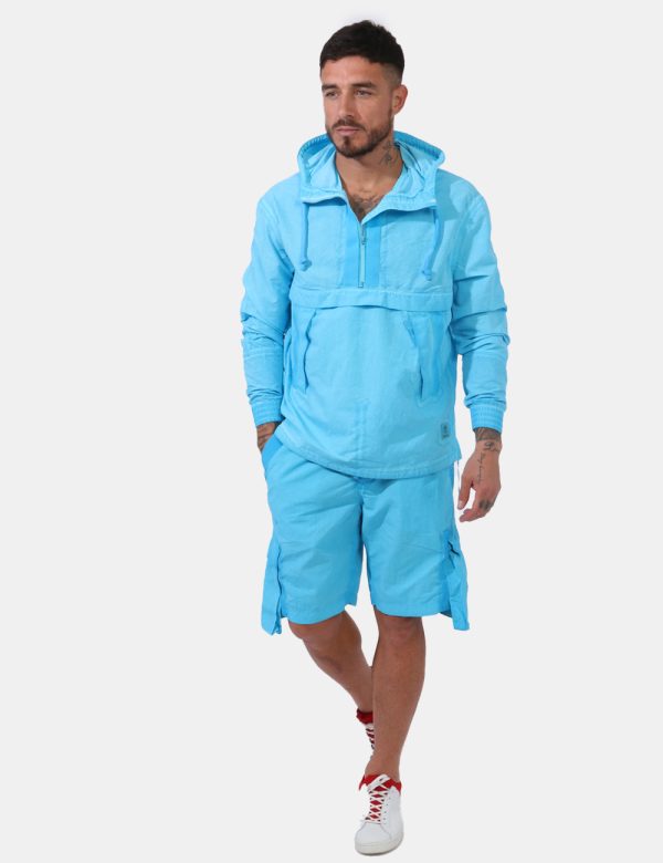 Bermuda Timberland Azzurro - Bermuda in total azzurro intenso. Presenti tasche a taglio trasversale più tasche a toppa later
