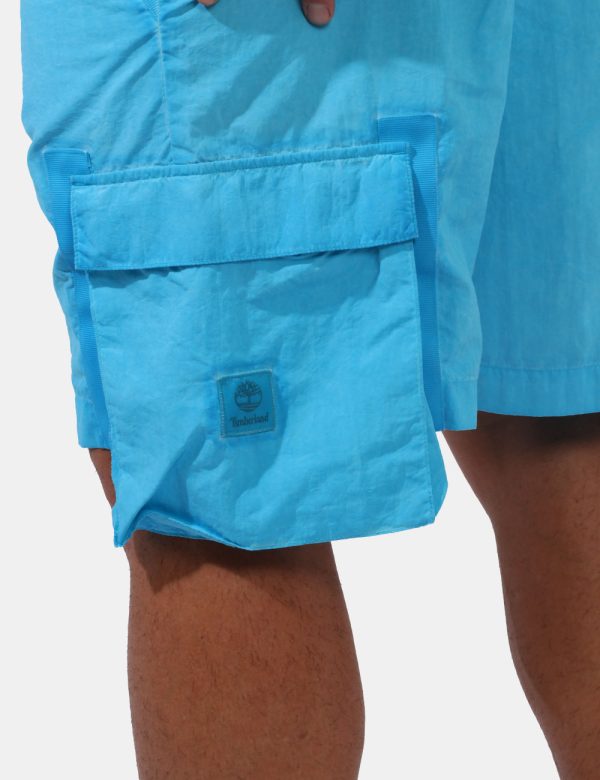 Bermuda Timberland Azzurro - Bermuda in total azzurro intenso. Presenti tasche a taglio trasversale più tasche a toppa later