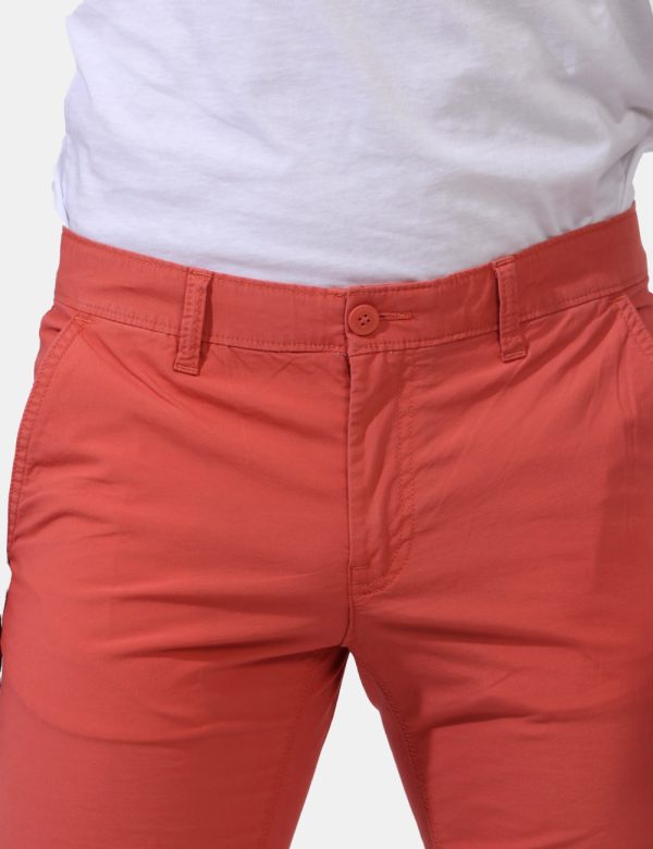 Pantaloni Timberland Rosso - Pantaloni leggeri in total rosso mattone.Presenti tasche a taglio trasversale sul fronte e tasc