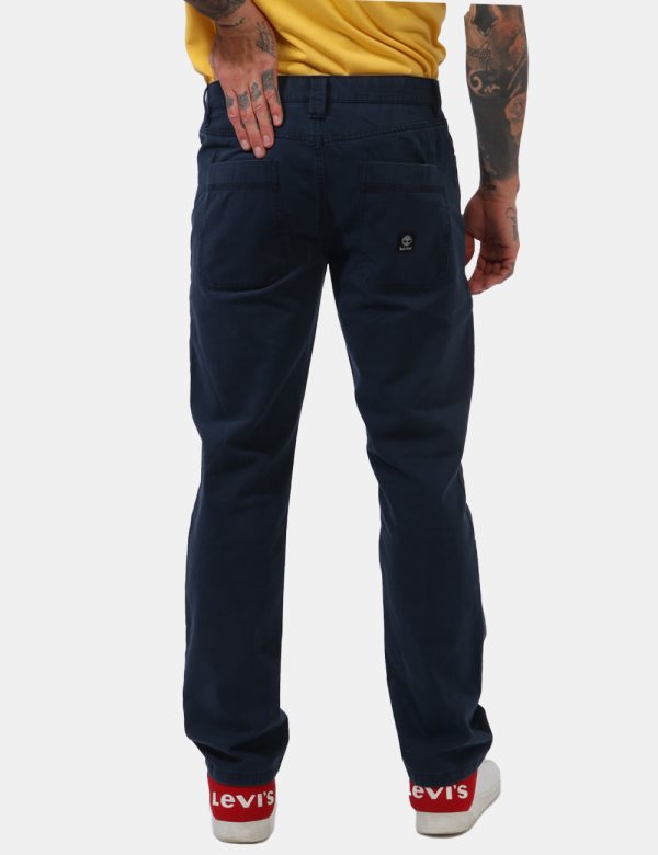 Jeans Timberland Jeans - Jeans in total blu denim scuro con tasche sagomate sul fronte e tasche a toppa sul retro. La vestib