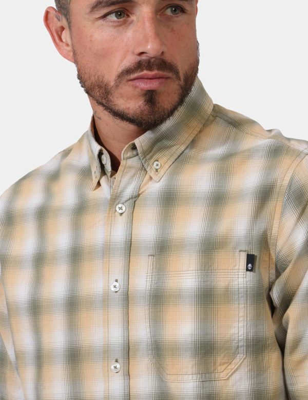 Camicia Timberland Giallo - Camicia classica in fantasia quadrettata ed in tinta giallo e verde. Presente taschino a toppa a