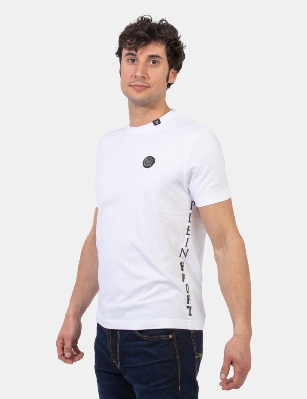 T-shirt Plein Sport Bianco - T-shirt classica in total bianco con piccolo patch logo brand ad altezza cuore più stampa later
