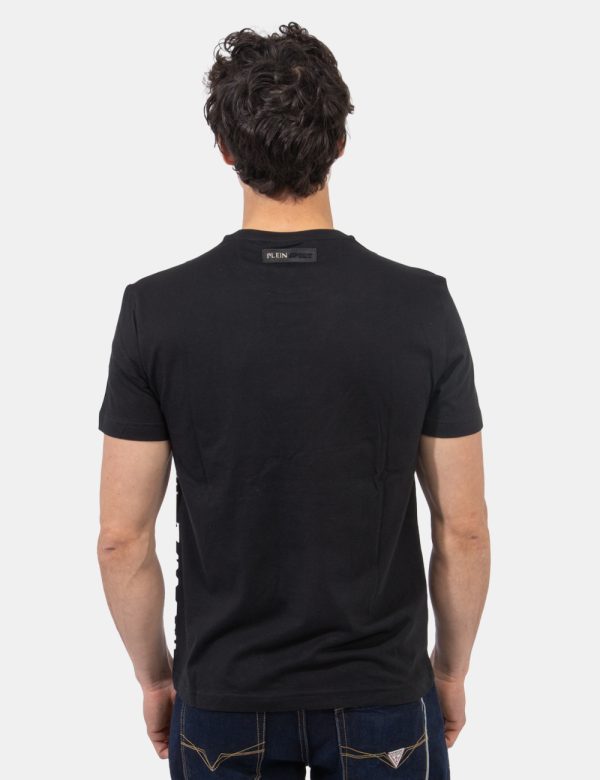 T-shirt Plein Sport Nero - T-shirt classica in total nero con piccolo patch logo brand ad altezza cuore più stampa laterale