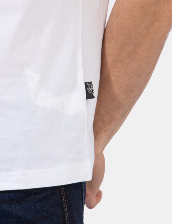 T-shirt Plein Sport Bianco - T-shirt classica in total bianco con piccola stampa logo brand ad altezza cuore. La vestibilità