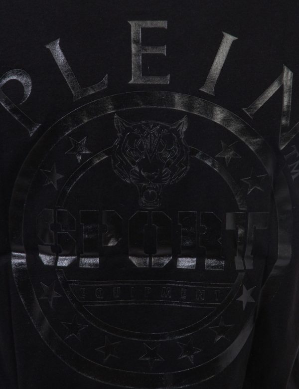 T-shirt Plein Sport Nero - T-shirt classica in total nero con piccolo patch logo brand ad altezza cuore, più stampa grande s