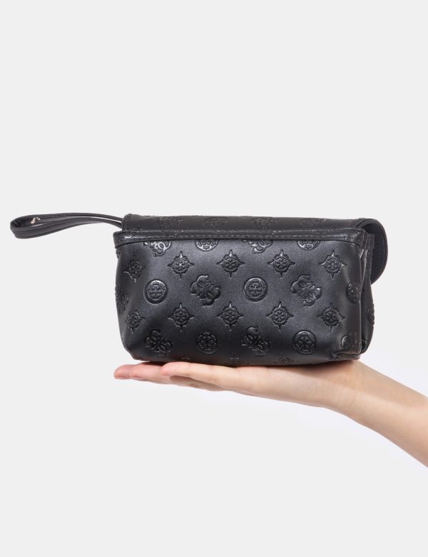 Borsa Guess Nero - Borsa a mano modello beauty pochette in total nero con logo brand sagomato. Presente unico scompartimento