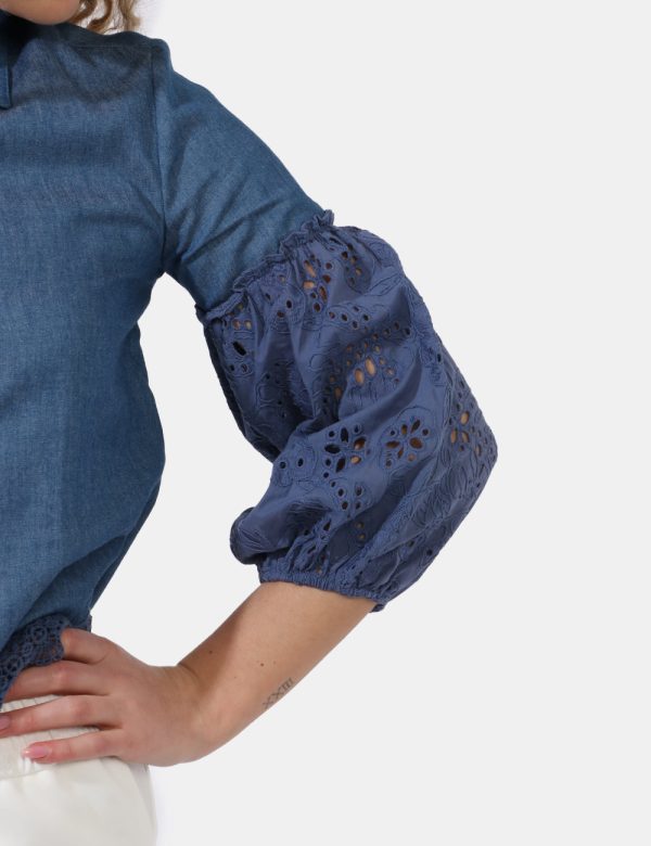 Camicia Liu-Jo Jeans - Camicia in total blu denim con maniche in tessuto ricamato blu che richiama la bordatura inferiore. L