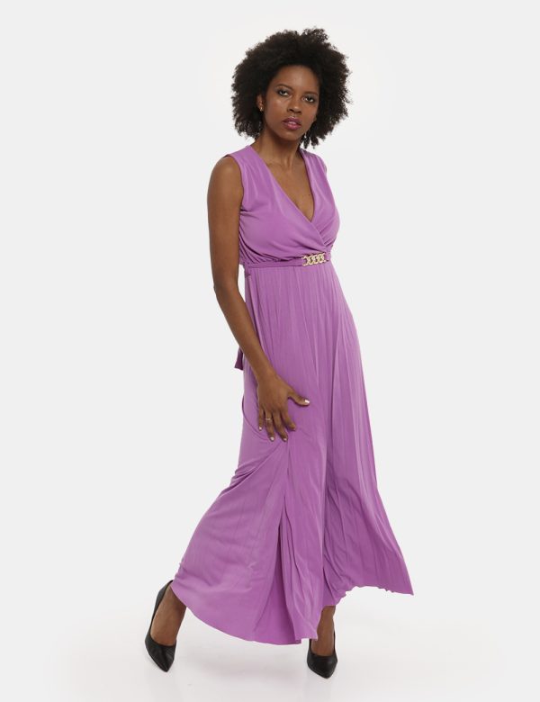 Vestito Vougue viola - COMPOSIZIONE E VESTIBILITÀ:95% poliestere 5% elastaneLa modella è alta 170 cm e indossa la taglia S.