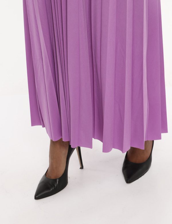 Vestito Vougue viola - COMPOSIZIONE E VESTIBILITÀ:95% poliestere 5% elastaneLa modella è alta 170 cm e indossa la taglia S.