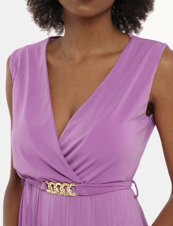 Vestito Vougue viola - COMPOSIZIONE E VESTIBILITÀ:95% poliestere 5% elastaneLa modella è alta 170 cm e indossa la taglia S.