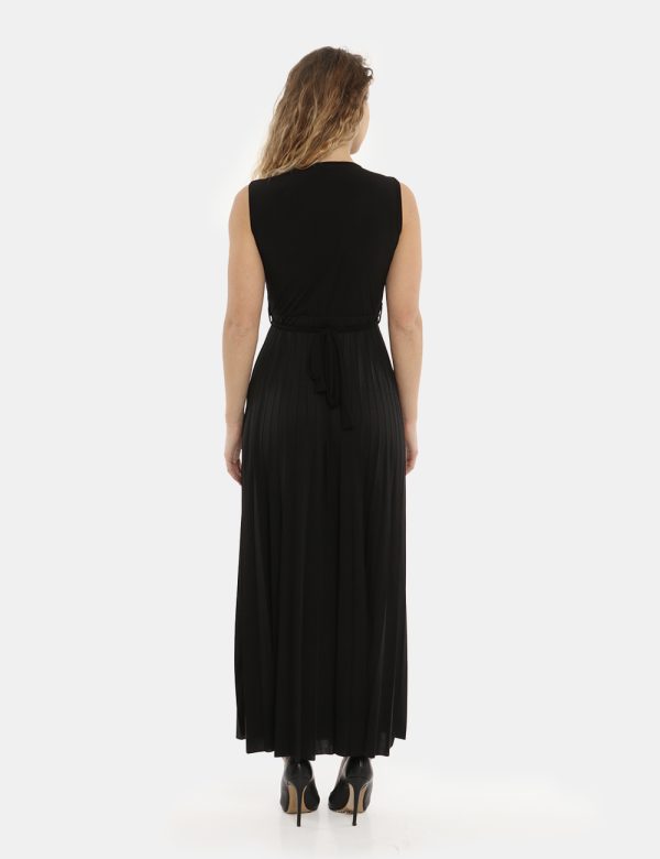 Vestito Vougue nero - COMPOSIZIONE E VESTIBILITÀ:95% poliestere 5% elastaneLa modella è alta 170 cm e indossa la taglia S. L