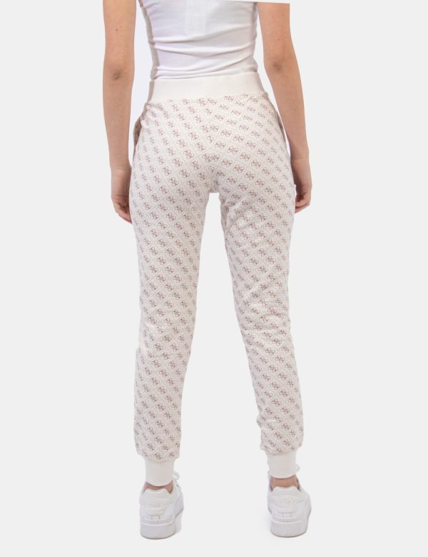 Pantaloni Guess Beige - Pantaloni felpati su base beige con stampa allover logo brand in tinta marrone. Presenti tasche a ta