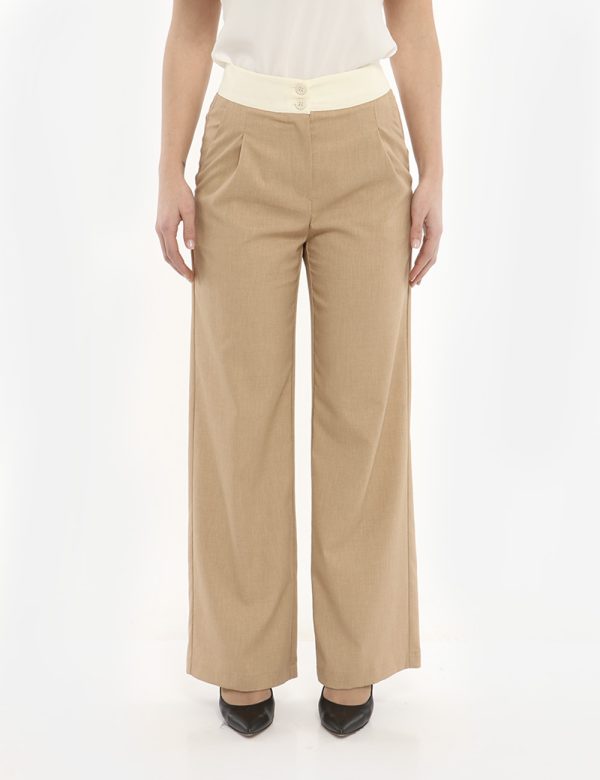 Pantalone Vougue beige in coordinato - COMPOSIZIONE E VESTIBILITÀ:96% poliestere 4% elastaneLa modella è alta 170 cm e indos