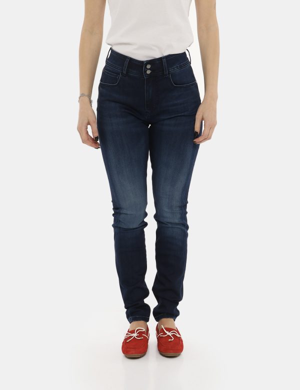 Jeans Guess blu denim - COMPOSIZIONE E VESTIBILITÀ:67% cotone 29% poliestere 4% elastaneLa modella è alta 170 cm e indossa l