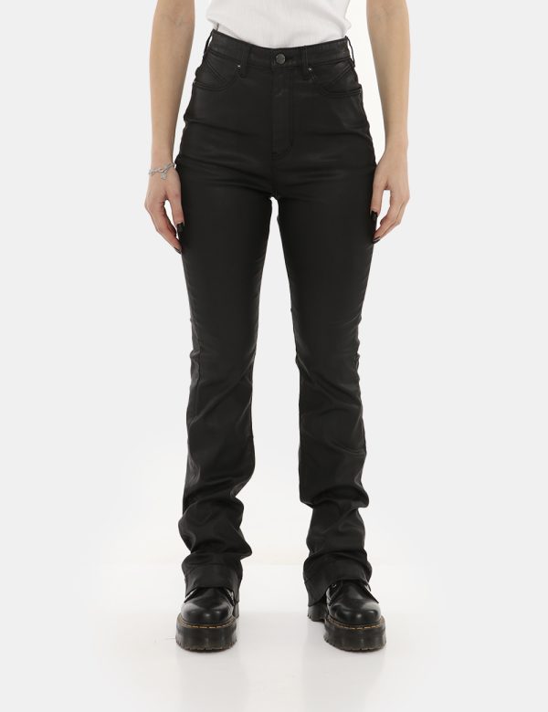 Pantalone Guess pelle nero - COMPOSIZIONE E VESTIBILITÀ:52% cotone 48% lyocellLa modella è alta 170 cm e indossa la taglia 2