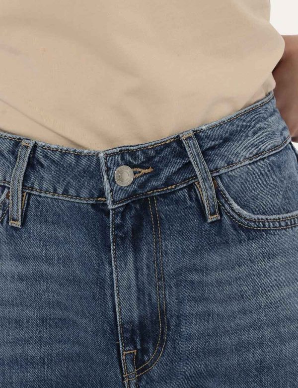 Jeans Guess blu denim - COMPOSIZIONE E VESTIBILITÀ:61% cotone 39% lyocellLa modella è alta 170 cm e indossa la taglia 27 US.