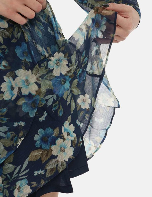 Gonna Guess fantasia floreale - COMPOSIZIONE E VESTIBILITÀ:100% poliestere La modella è alta 170 cm e indossa la taglia S. L
