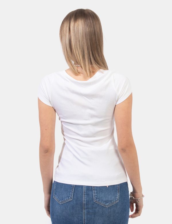 T-shirt Guess Bianco - T-shirt in total verde bianco con ampio girocollo. Presente logo brand in glitter argentati che richi