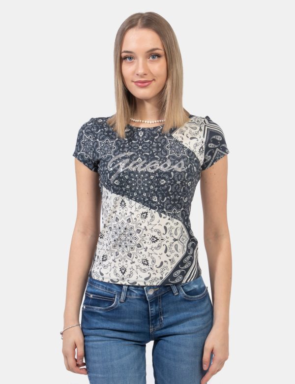T-shirt Guess Blu - T-shirt bicolor su base bianca e blu navy con stampa allover floreale in tinta coordinata. Presente logo