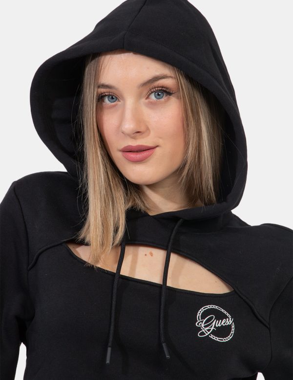 Felpa Guess Nero - Felpa corta con cappuccio in total nero più logo brand stampato bianco. Ulteriore dettaglio è rappresenta