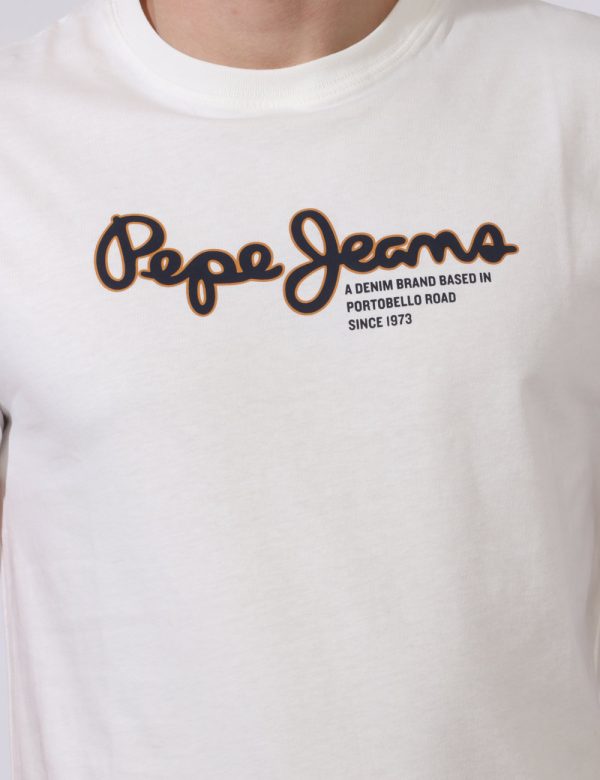 T-shirt Pepe Jeans Bianco - T-shirt classica su base bianca con stampa logo brand in nero e arancione. La vestibilità è morb
