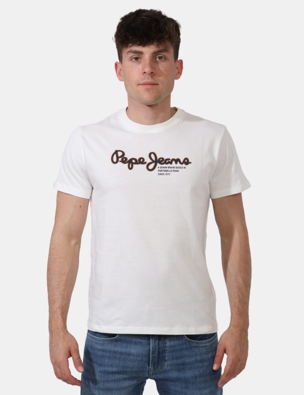 T-shirt Pepe Jeans Bianco - T-shirt classica su base bianca con stampa logo brand in nero e arancione. La vestibilità è morb