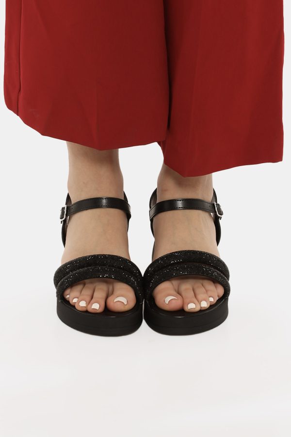 Sandalo Cafè Noir nero rialzato - COMPOSIZIONE E VESTIBILITÀ:Altre materieLa modella indossa la taglia 39 e la scarpa calza