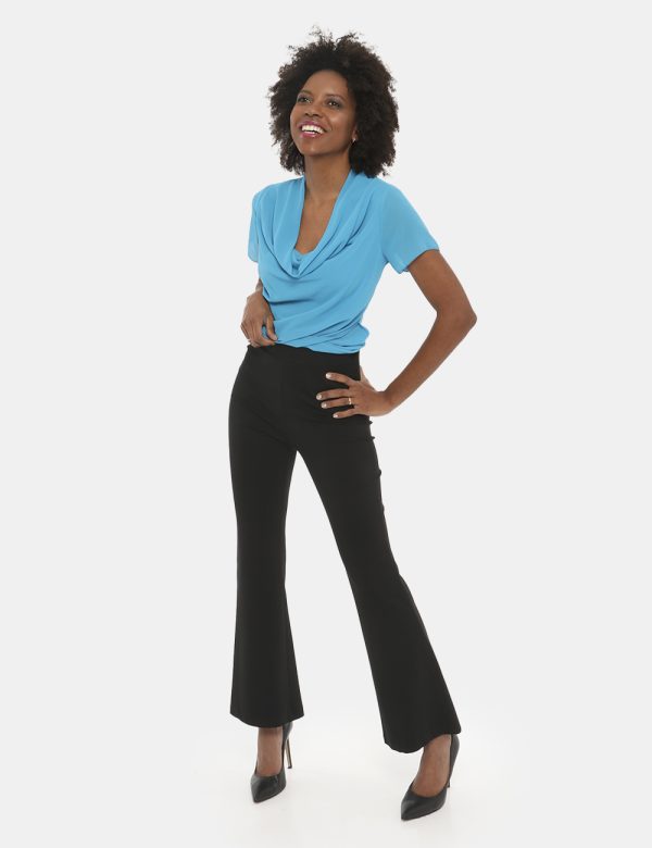 Pantalone Vougue nero - COMPOSIZIONE E VESTIBILITÀ:61% viscosa 34% nylon 5% elastaneLa modella è alta 170 cm e indossa la ta